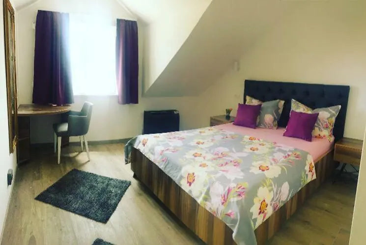 Vila White Trogir 3*,